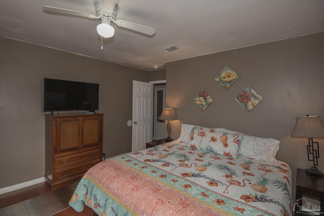 bedroom with ceiling fan