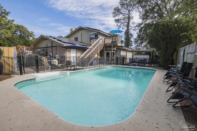 view of swimming pool