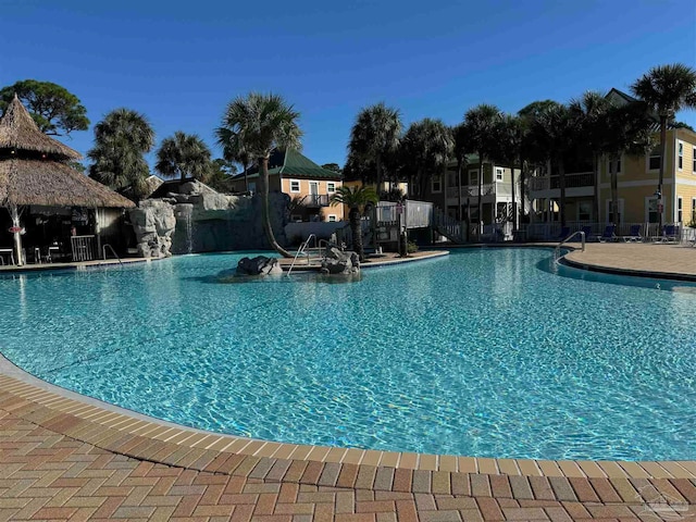 view of swimming pool