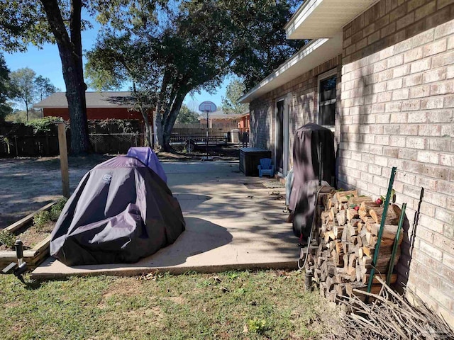 view of yard with a patio area