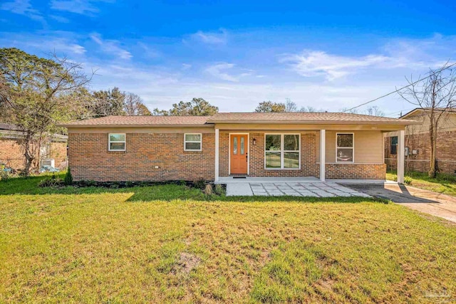 view of front facade featuring brick siding and a front yard