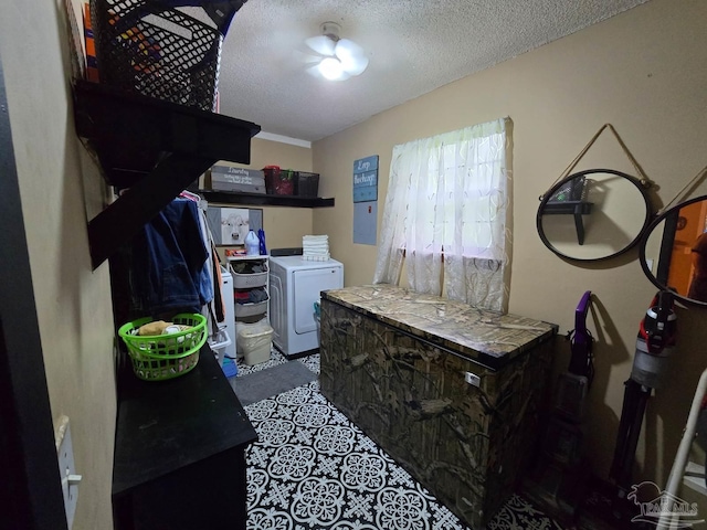 4940 Dawson Rd, Century, FL 32535 - washroom featuring washer and clothes dryer and a textured ceiling