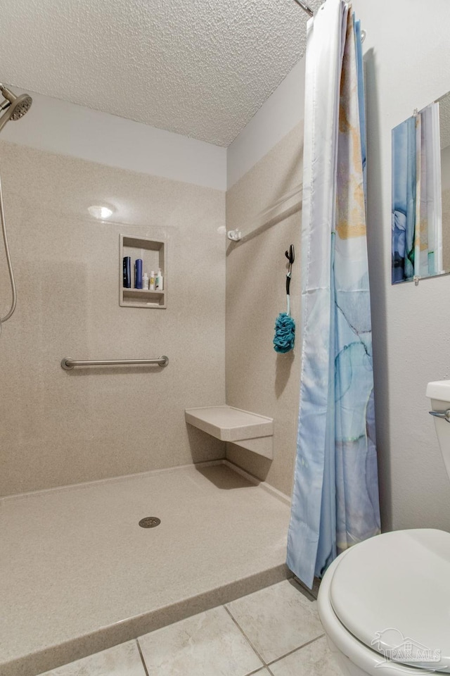 bathroom featuring a textured ceiling, curtained shower, and toilet