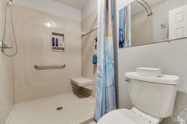 full bathroom featuring a textured ceiling, curtained shower, and toilet