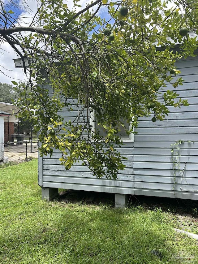 view of side of property featuring a yard