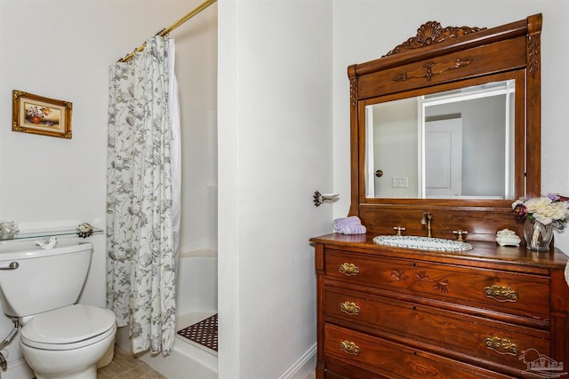 bathroom featuring vanity, toilet, and a shower with shower curtain