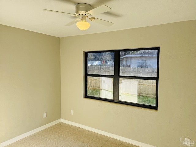 empty room featuring ceiling fan