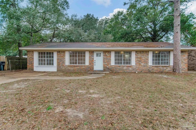 single story home featuring a front yard