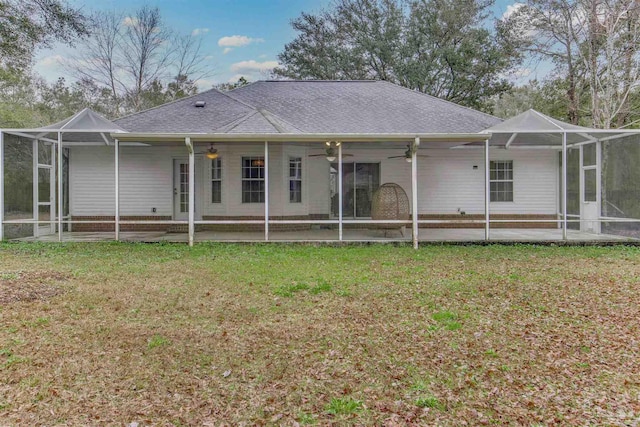 view of front of property featuring a front lawn, a patio, and ceiling fan