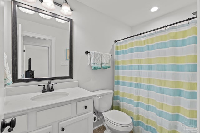 bathroom with toilet, a shower with curtain, and vanity