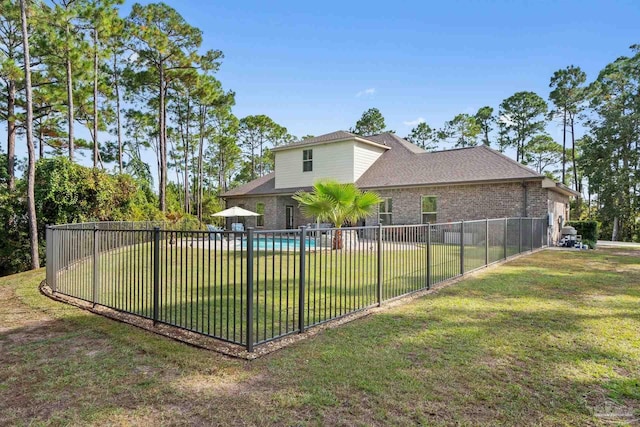 view of yard with a fenced in pool