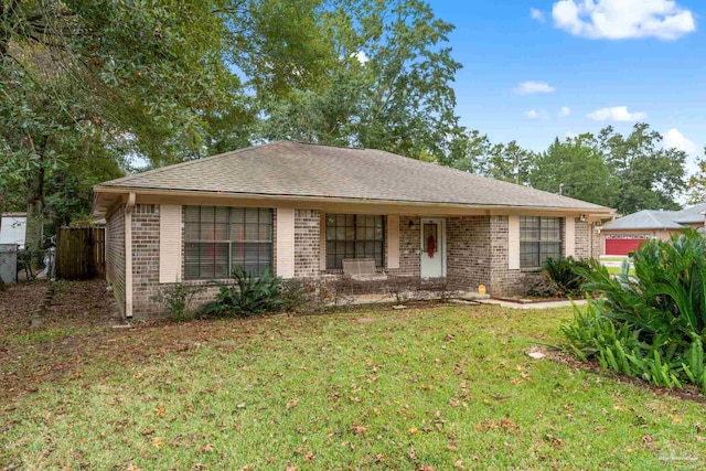 ranch-style house featuring a front yard