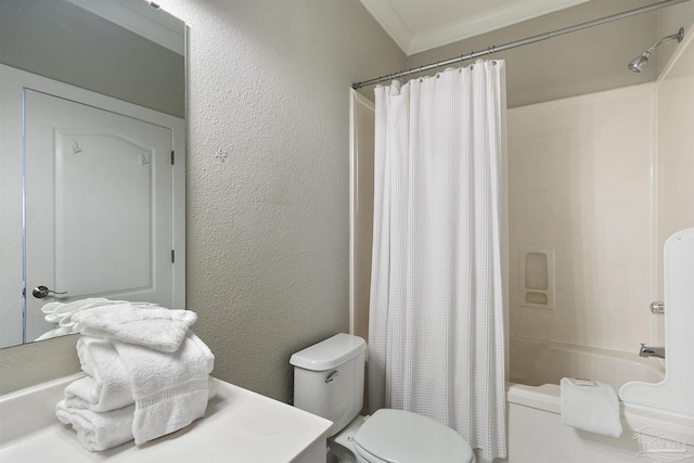 bathroom with a textured wall, ornamental molding, shower / bath combo with shower curtain, and toilet