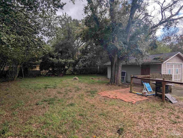 view of yard featuring fence