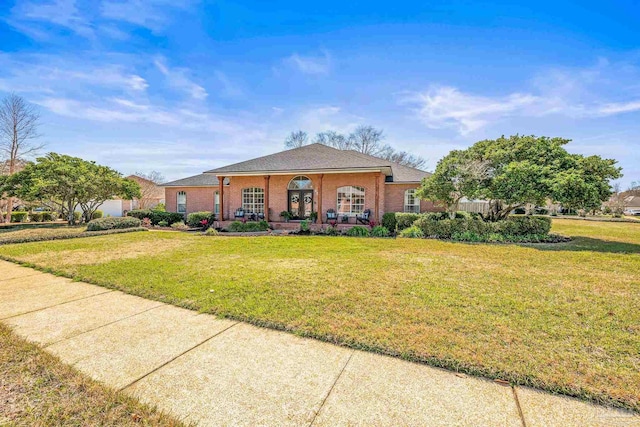 view of front of home featuring brick siding and a front lawn