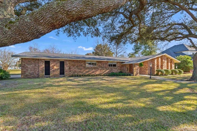 view of front of home featuring a front yard and brick siding