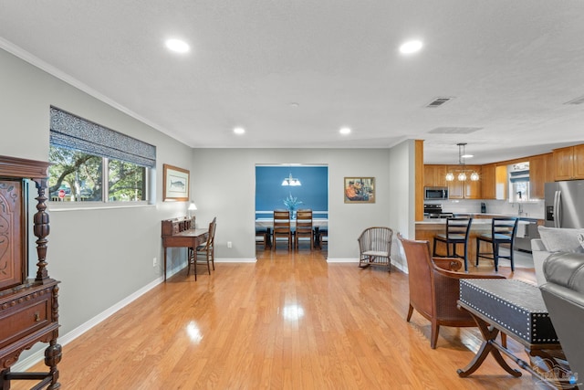 living area featuring a notable chandelier, recessed lighting, visible vents, baseboards, and light wood-style floors