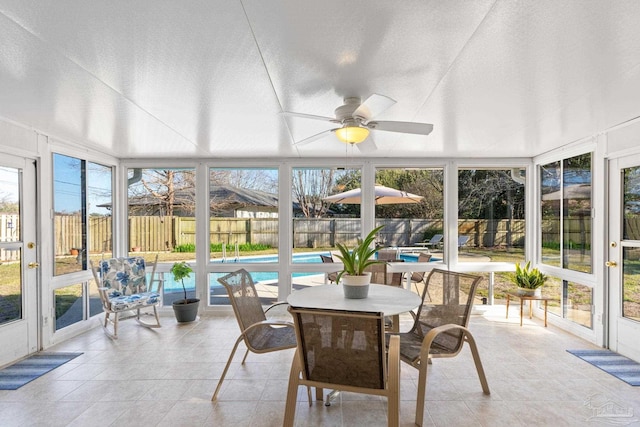 sunroom featuring a ceiling fan