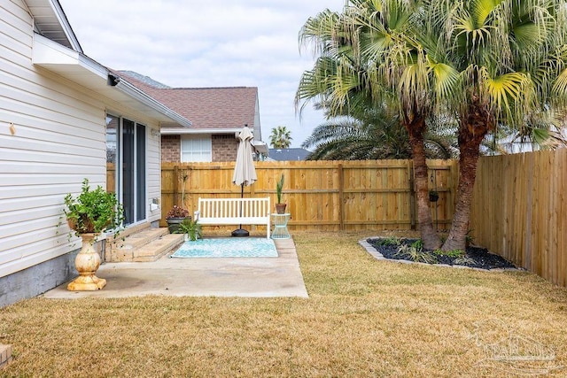 view of yard with a patio area