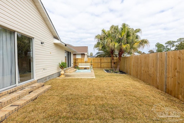 view of yard featuring a patio area