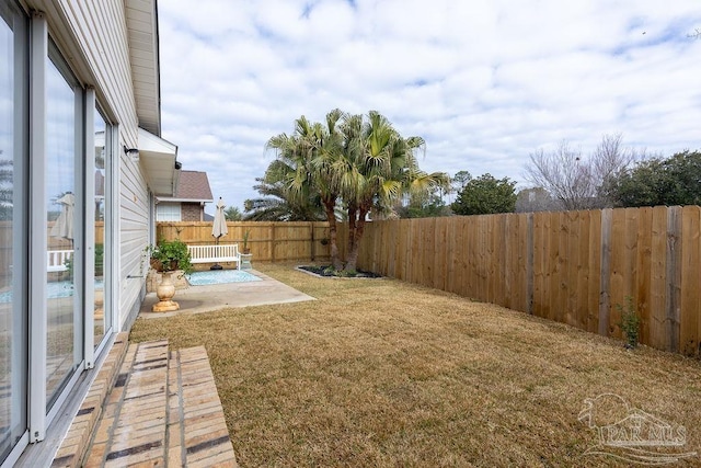 view of yard featuring a patio