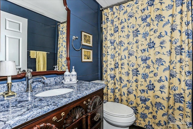 full bathroom with toilet, vanity, and a shower with shower curtain