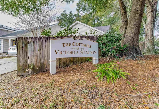 view of community / neighborhood sign