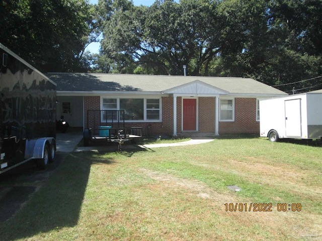 single story home with a front lawn