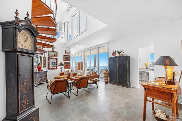 13335 Johnson Beach Rd Unit 1003, Pensacola, FL 32507 - living room with a high ceiling