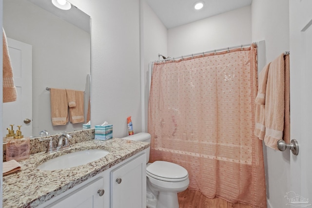 bathroom with toilet, a shower with curtain, and vanity