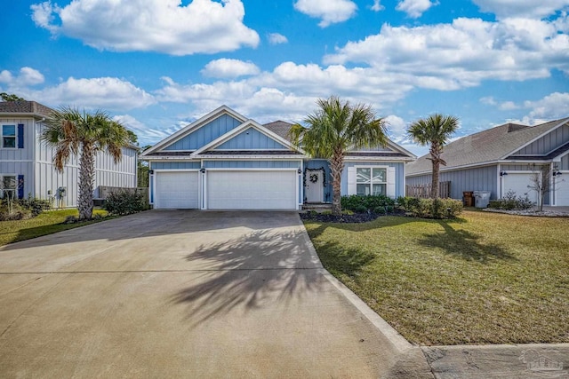 view of front facade featuring a front lawn and a garage