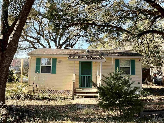 view of front of property with entry steps