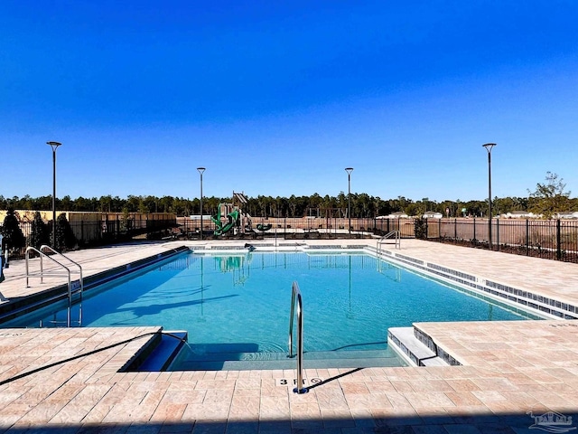 view of swimming pool