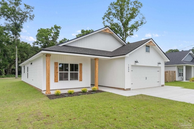 view of front of house featuring a garage and a front yard