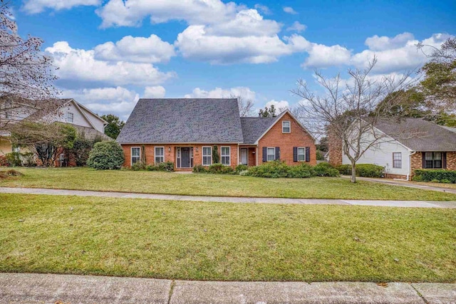 view of front of property with a front yard