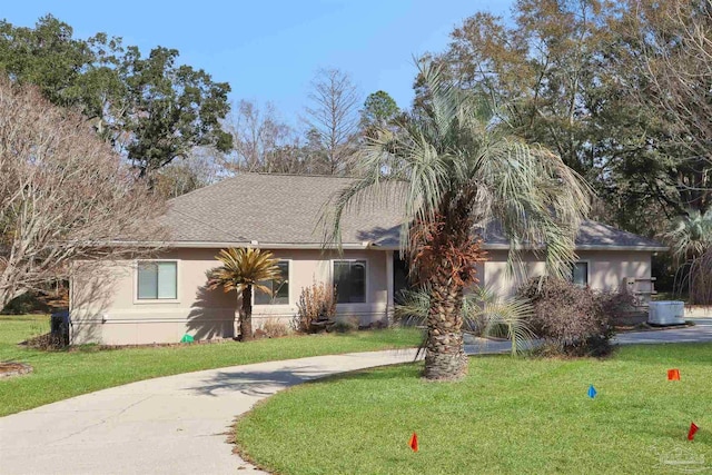 view of front of home featuring a front yard