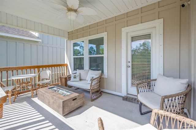 sunroom / solarium with ceiling fan