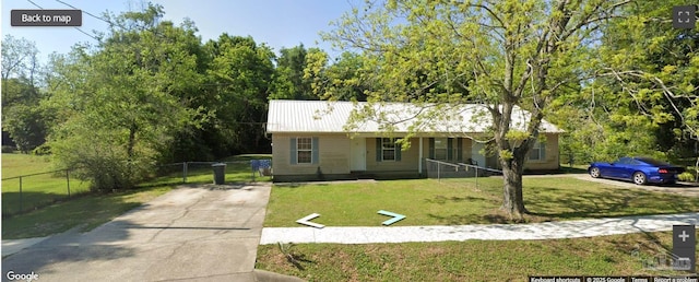 ranch-style home featuring a front yard