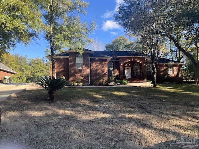 single story home with a front yard