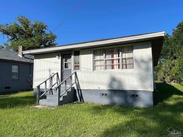 view of front of home with a front yard