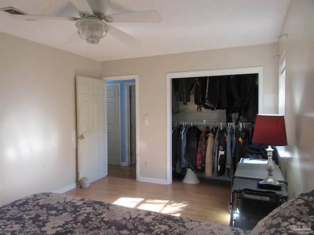 bedroom featuring light wood-type flooring, baseboards, visible vents, and a closet