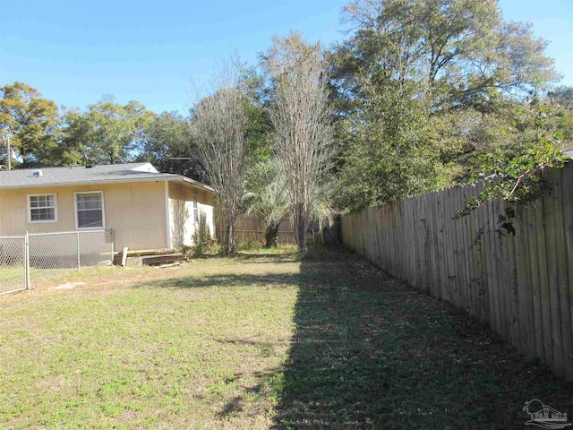 view of yard featuring a fenced backyard