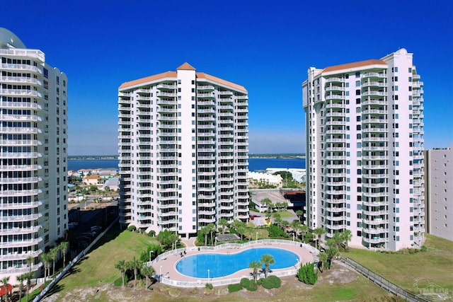 view of pool featuring a water view