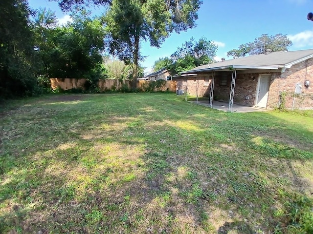 view of yard featuring a patio