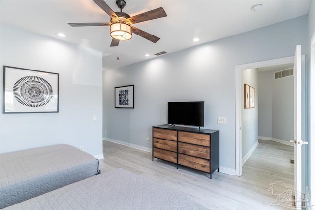 bedroom with baseboards, light wood-type flooring, visible vents, and recessed lighting