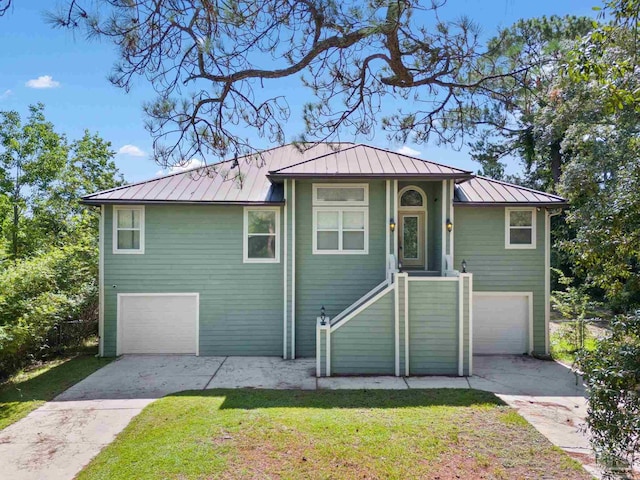 view of front of house featuring a garage