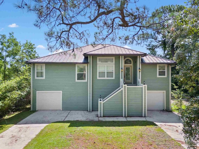 view of front of house with a garage and a front yard