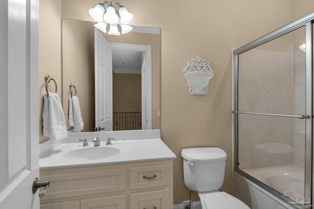 full bathroom featuring crown molding, enclosed tub / shower combo, an inviting chandelier, toilet, and vanity