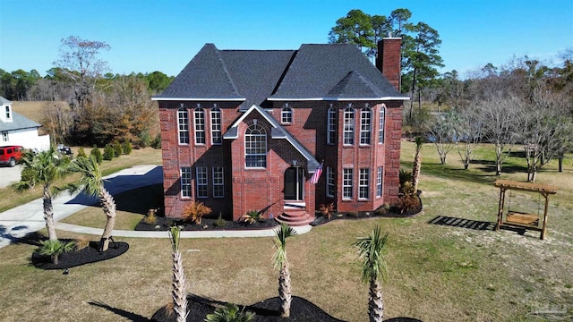 view of front of home featuring a front yard