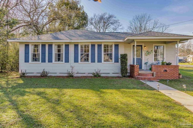 ranch-style house with covered porch and a front yard